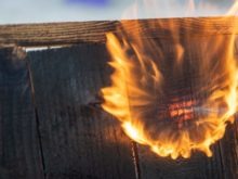 Le classi di reazione al fuoco per i pannelli a base di legno